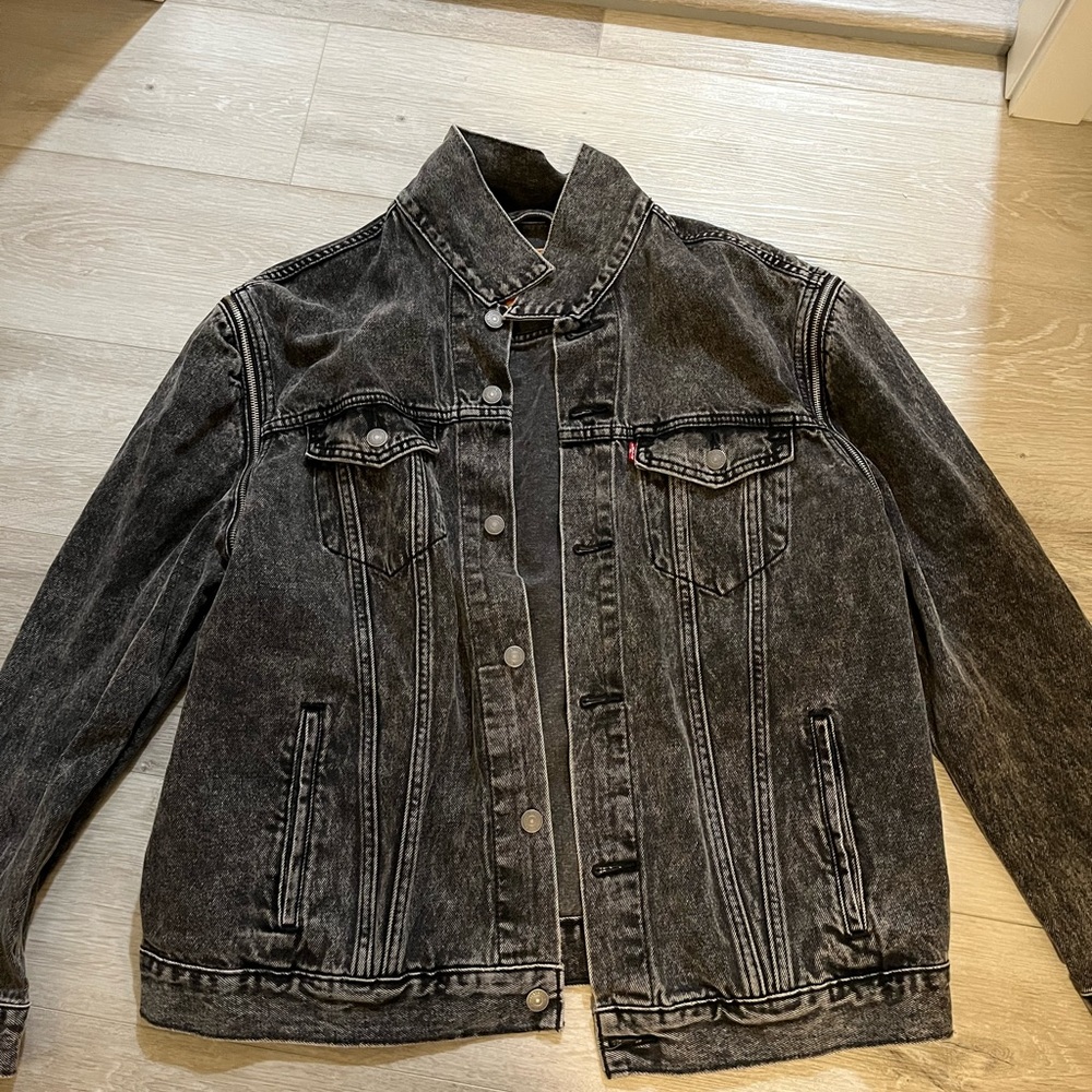Levi jacket with zip off sleeves